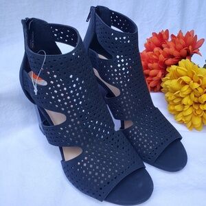 xoxo black peep toe heels